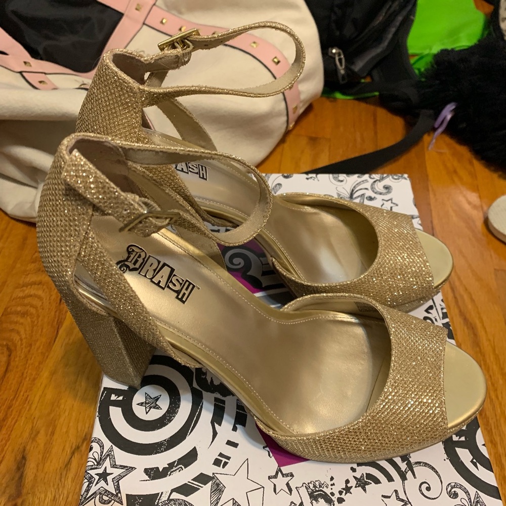Glittery Gold Brash Pumps